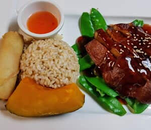 L16. Smoked Vegan Duck Lunch $15.00 Sautéed slices of smoked seitan in a savory black pepper sauce on a bed of snow peas