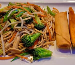 L10. Vegetable Lo-Mein Noodle Lunch $15.00 Stir-fried Shanghai noodles with broccoli, carrots, mushrooms, snow peas, bean sprouts, and onions