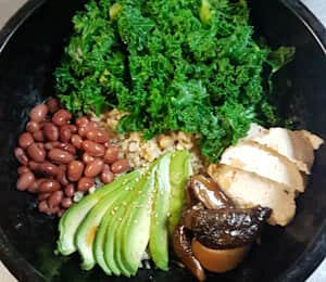 Kale Avocado Shiitake Bowl $18.00 Soy fillets, marinated shiitake mushrooms, red kidney beans, kale, and avocado slices on rice with carrot-ginger dressing