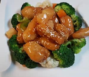 D09. Sweet & Sour Sesame Vegan Chicken $19.00 Deep-fried soy protein in sweet and sour sauce with broccoli, pineapple, and bell peppers, topped with sesame seeds