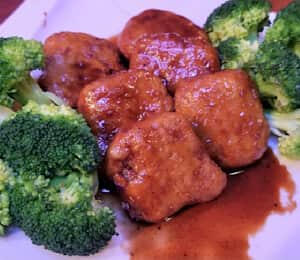 D21. Peking-style Vegan Chicken $20.00 Stir-fried breaded soy protein coated in a peking-style sauce on a bed of steamed broccoli