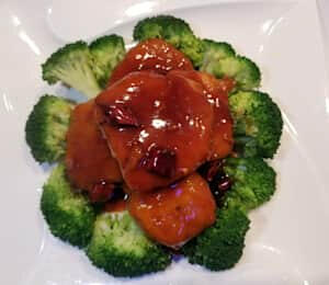 D17. General Tso Vegan Chicken (Spicy) $20.00 Sautéed breaded soy protein and steamed broccoli in a spicy brown sauce